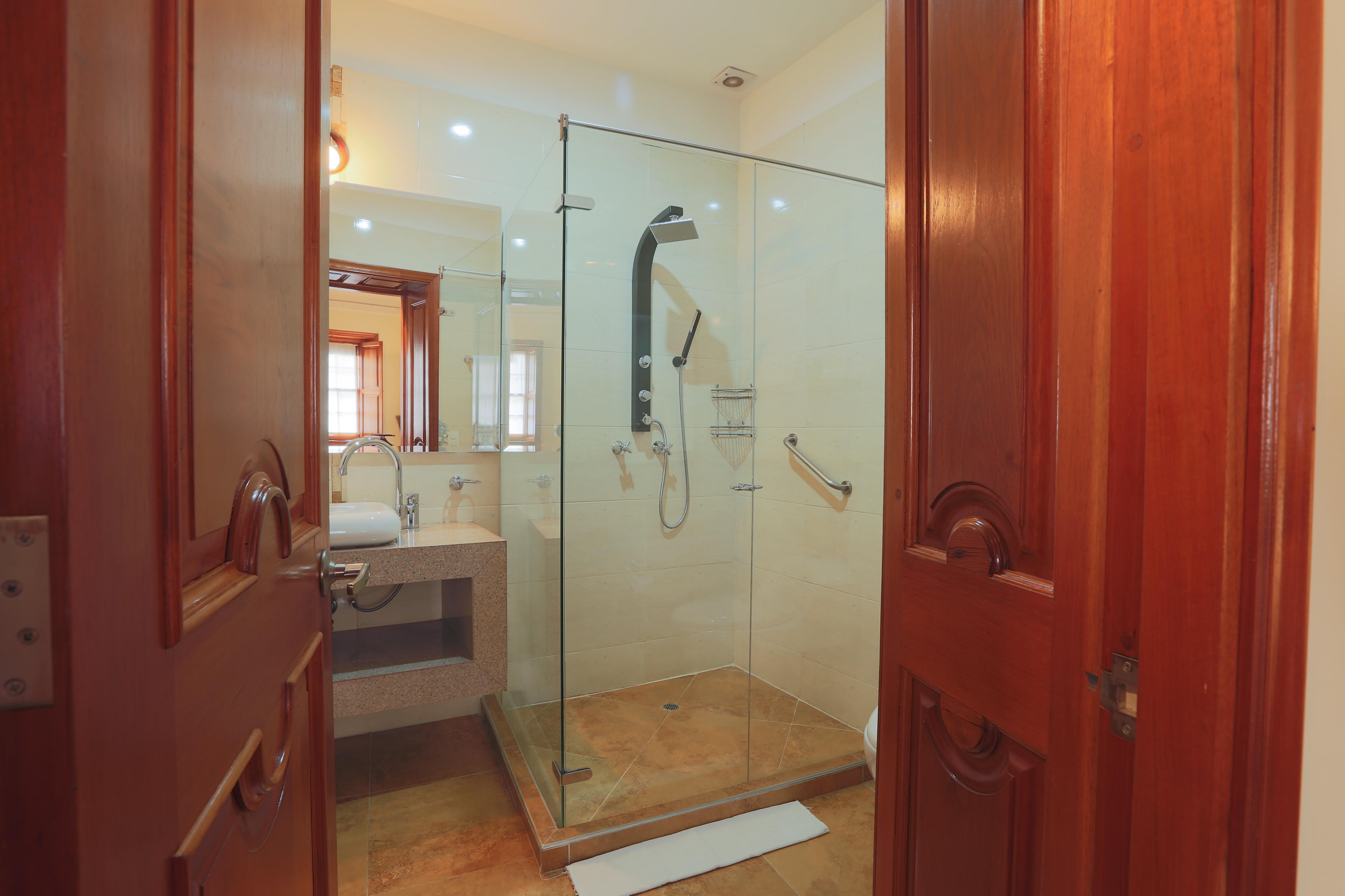 圣露西亚精品温泉酒店 波哥大 外观 照片 A shower cubicle