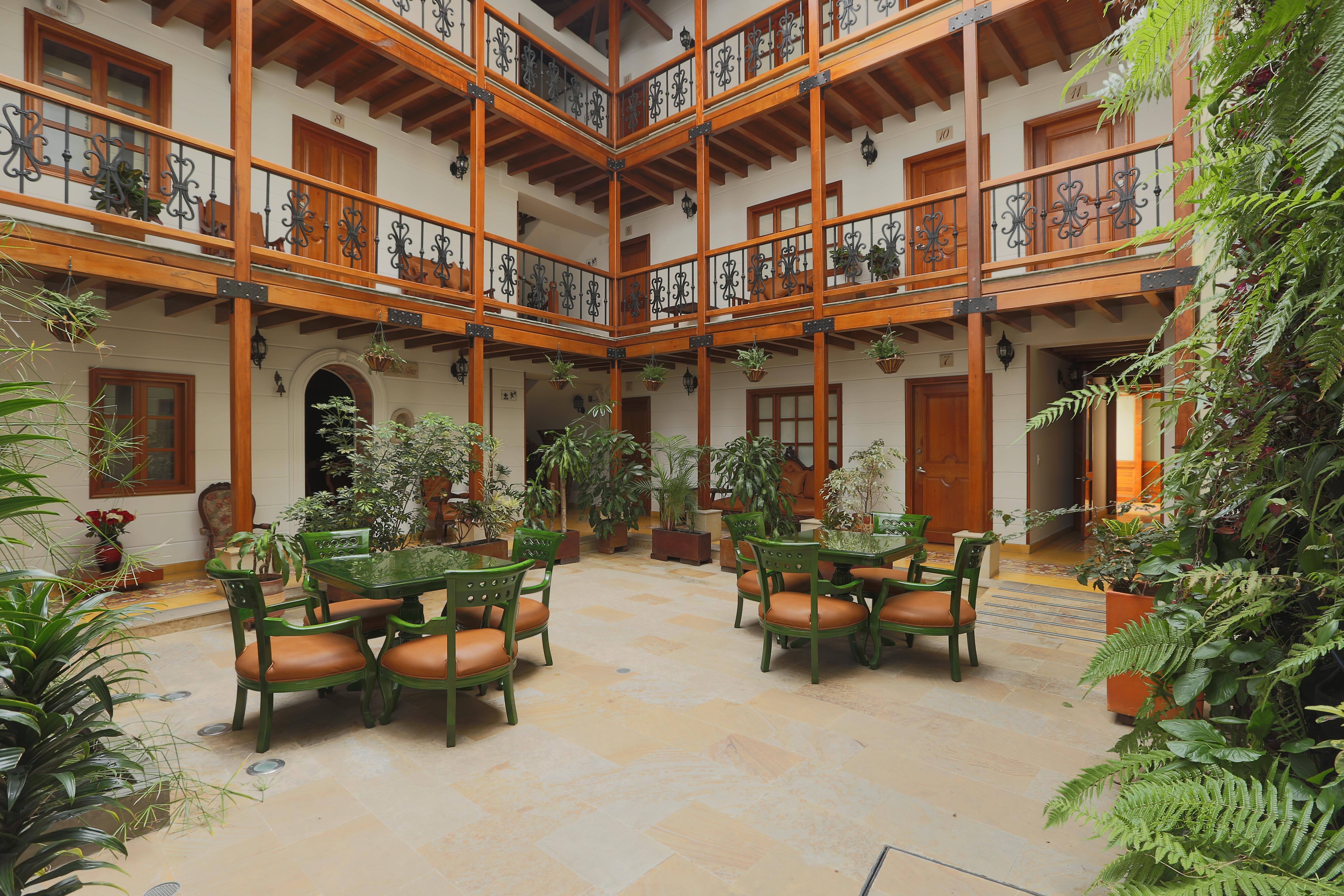 圣露西亚精品温泉酒店 波哥大 外观 照片 Patio of the hotel
