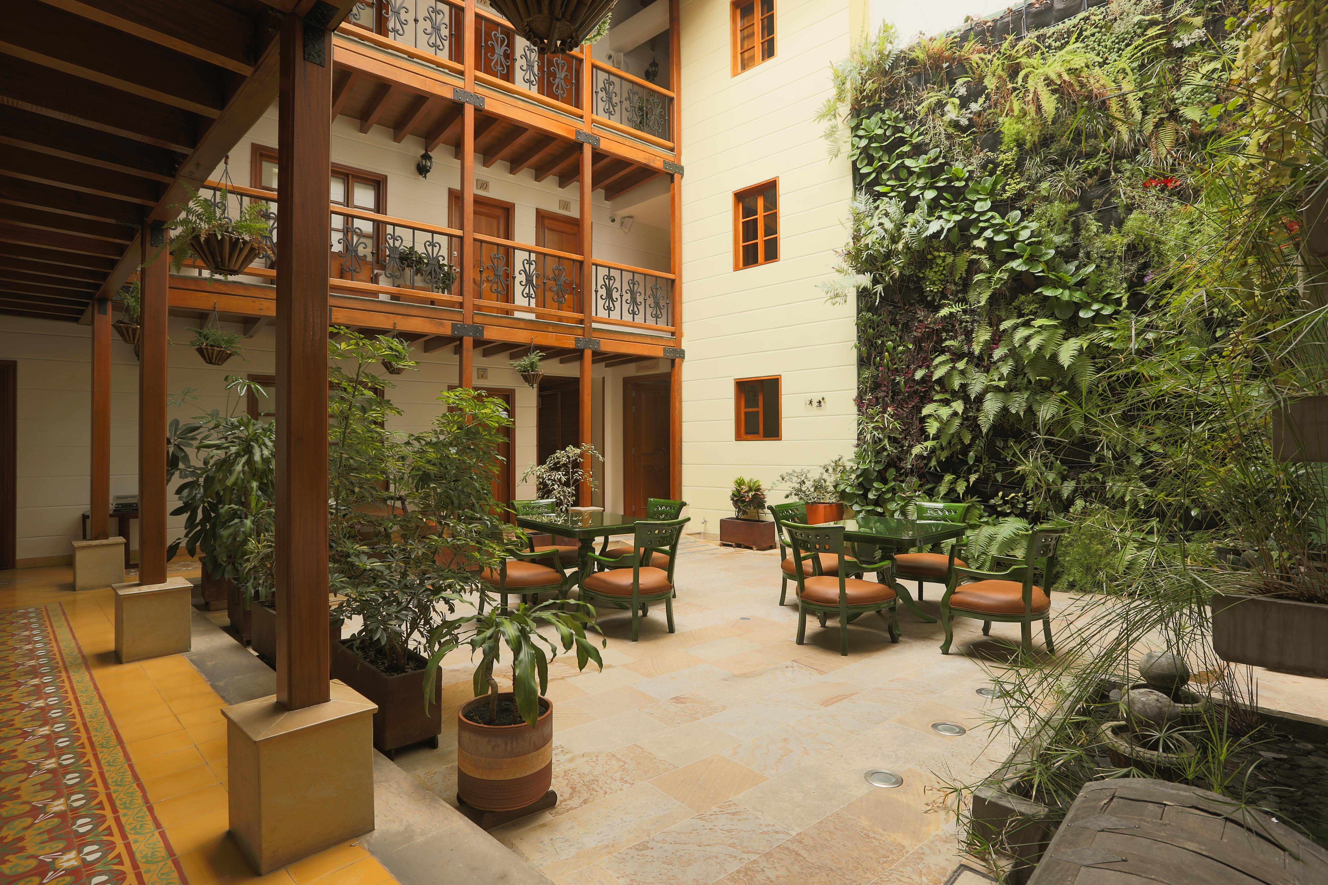 圣露西亚精品温泉酒店 波哥大 外观 照片 Patio of the Casa de Moncada
