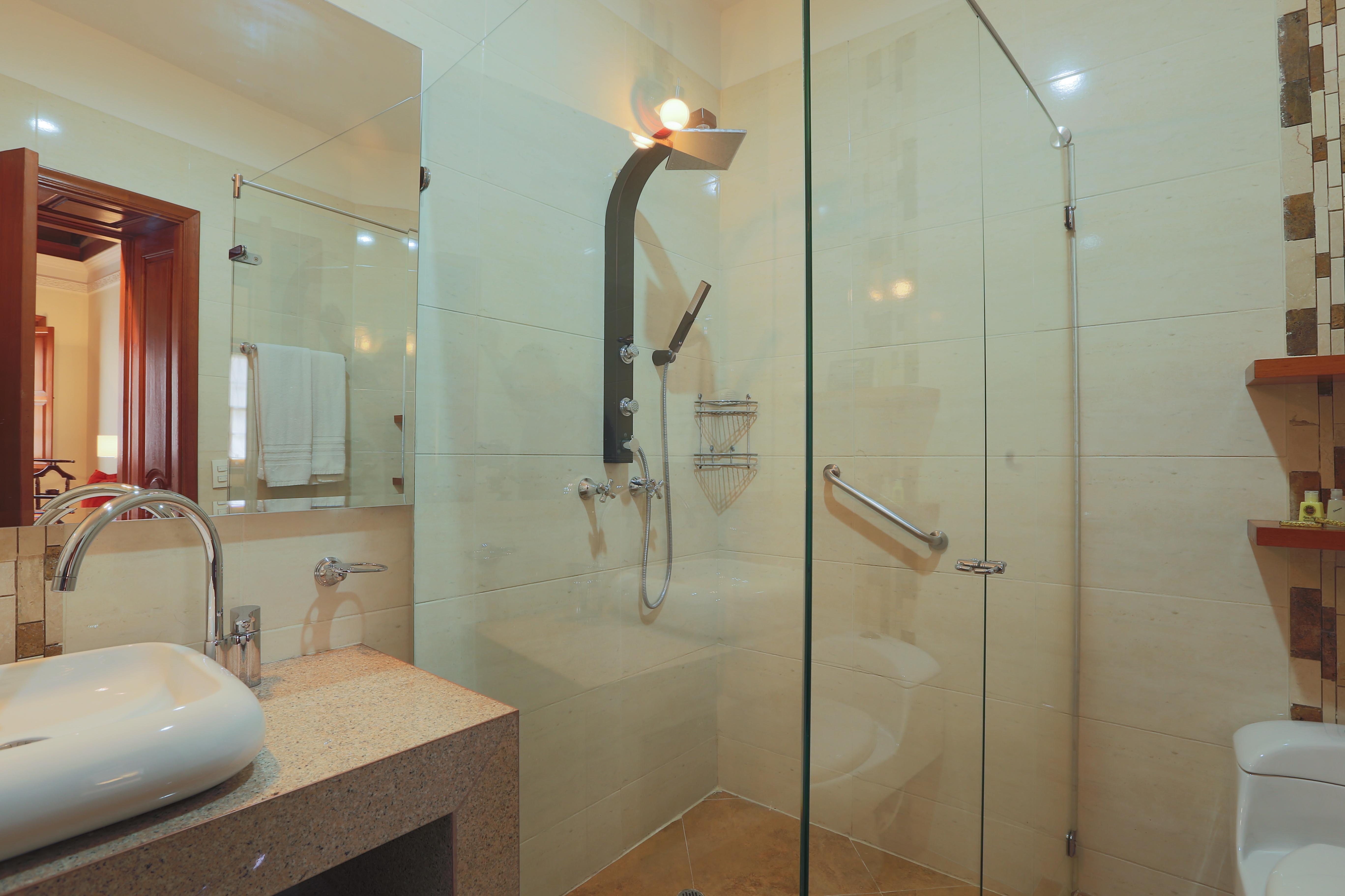 圣露西亚精品温泉酒店 波哥大 外观 照片 A shower enclosure