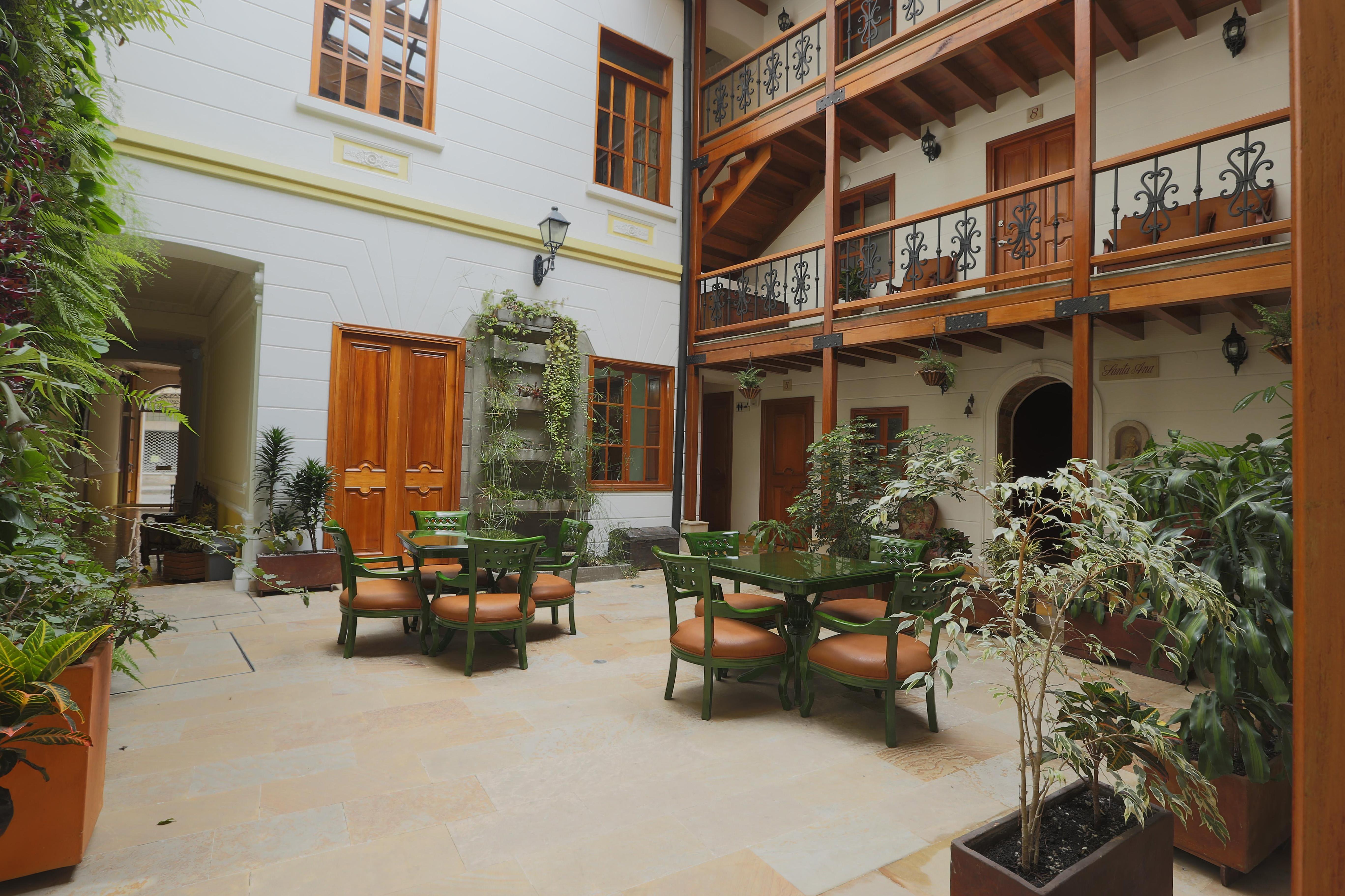 圣露西亚精品温泉酒店 波哥大 外观 照片 Patio of the hotel