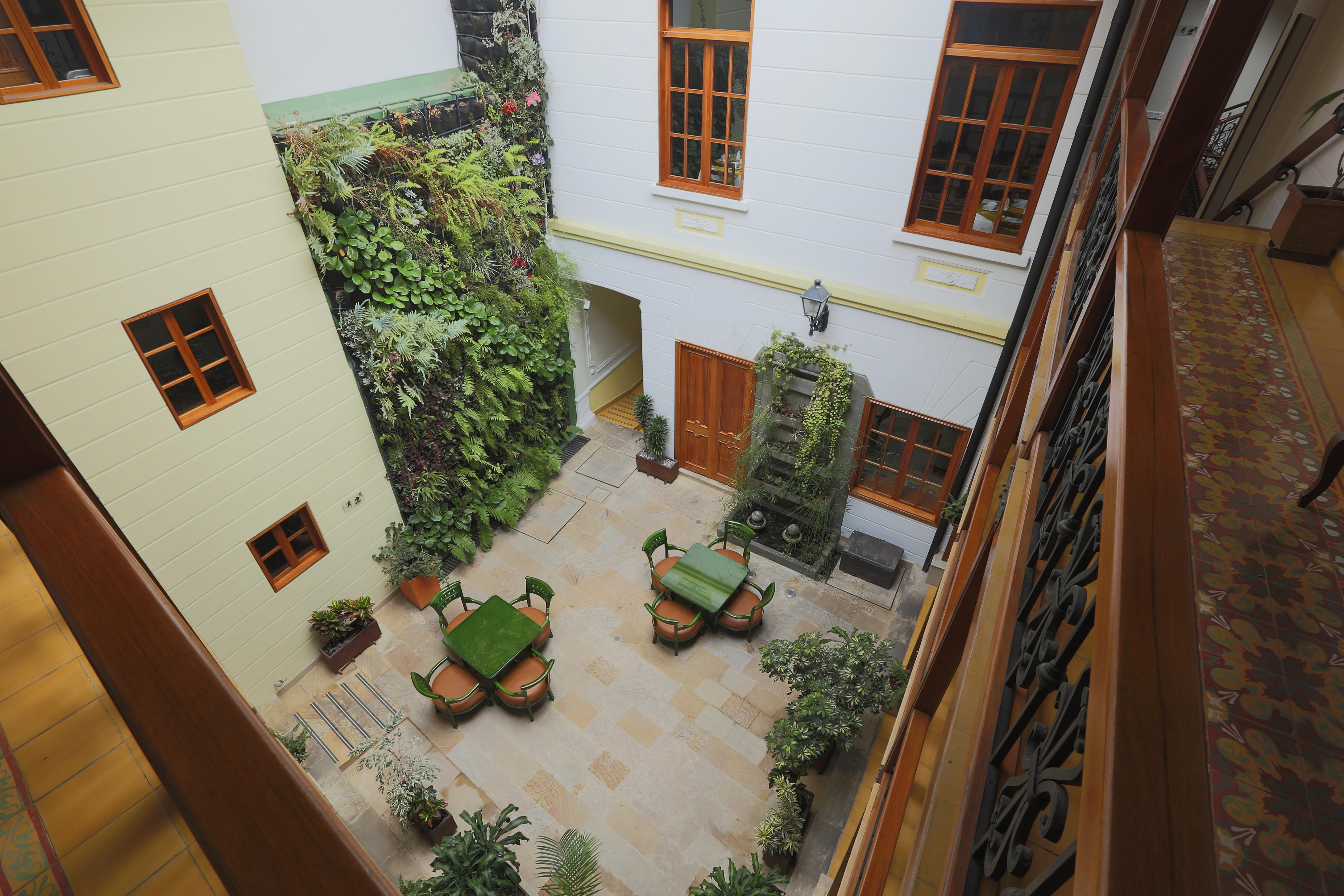 圣露西亚精品温泉酒店 波哥大 外观 照片 Patio of the University of Valencia