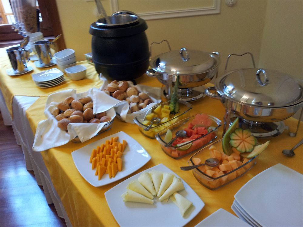 圣露西亚精品温泉酒店 波哥大 外观 照片 A buffet